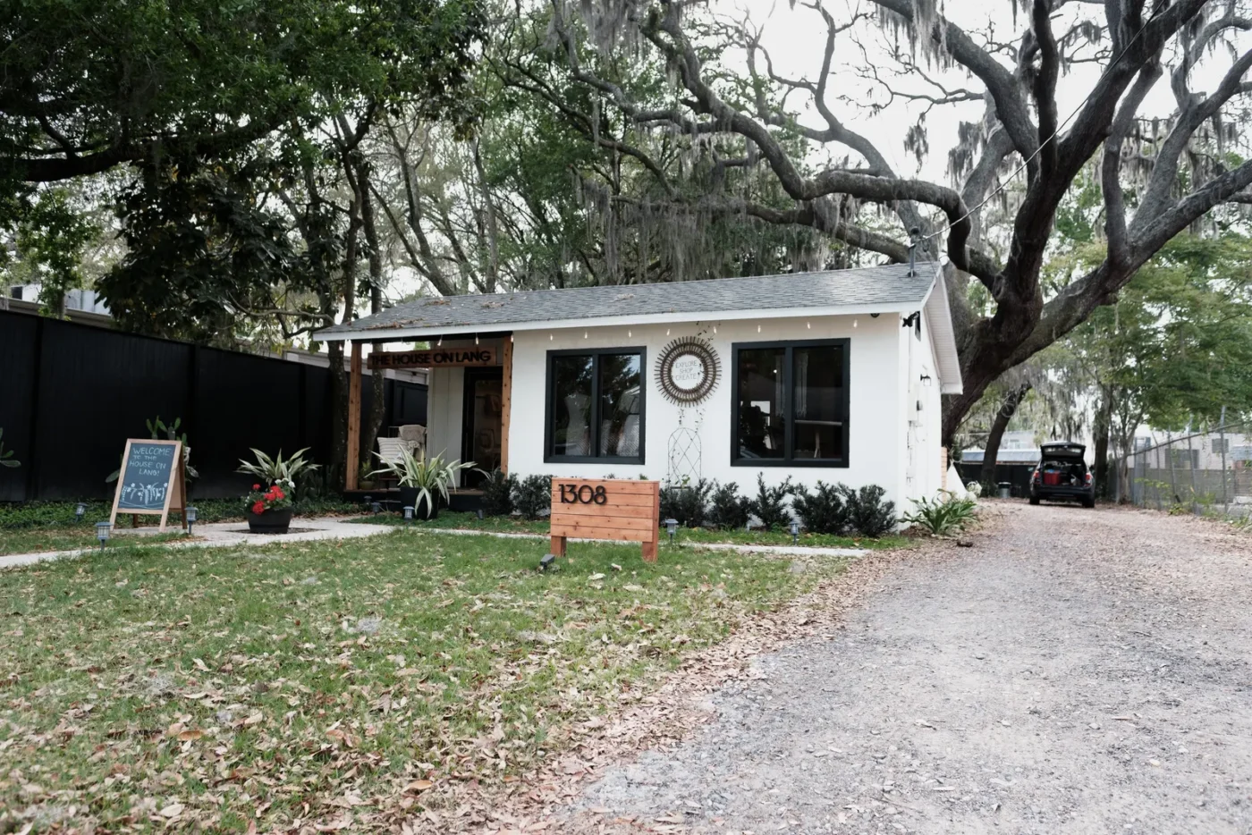 Small Orlando home under mossy oak trees